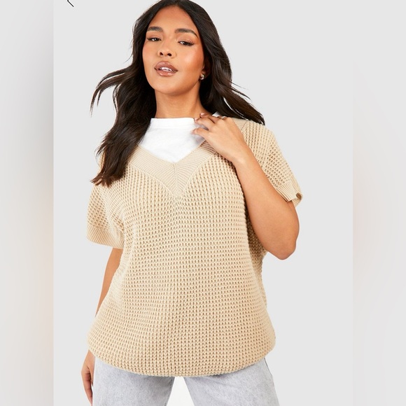 Boohoo Plus Sweaters - Boohoo Knitted Sleeveless Top *NEW*
